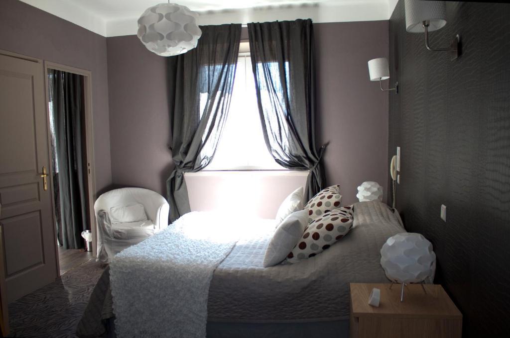Logis Hotel La Magnanerie - Cote Bistro Aubignosc Room photo
