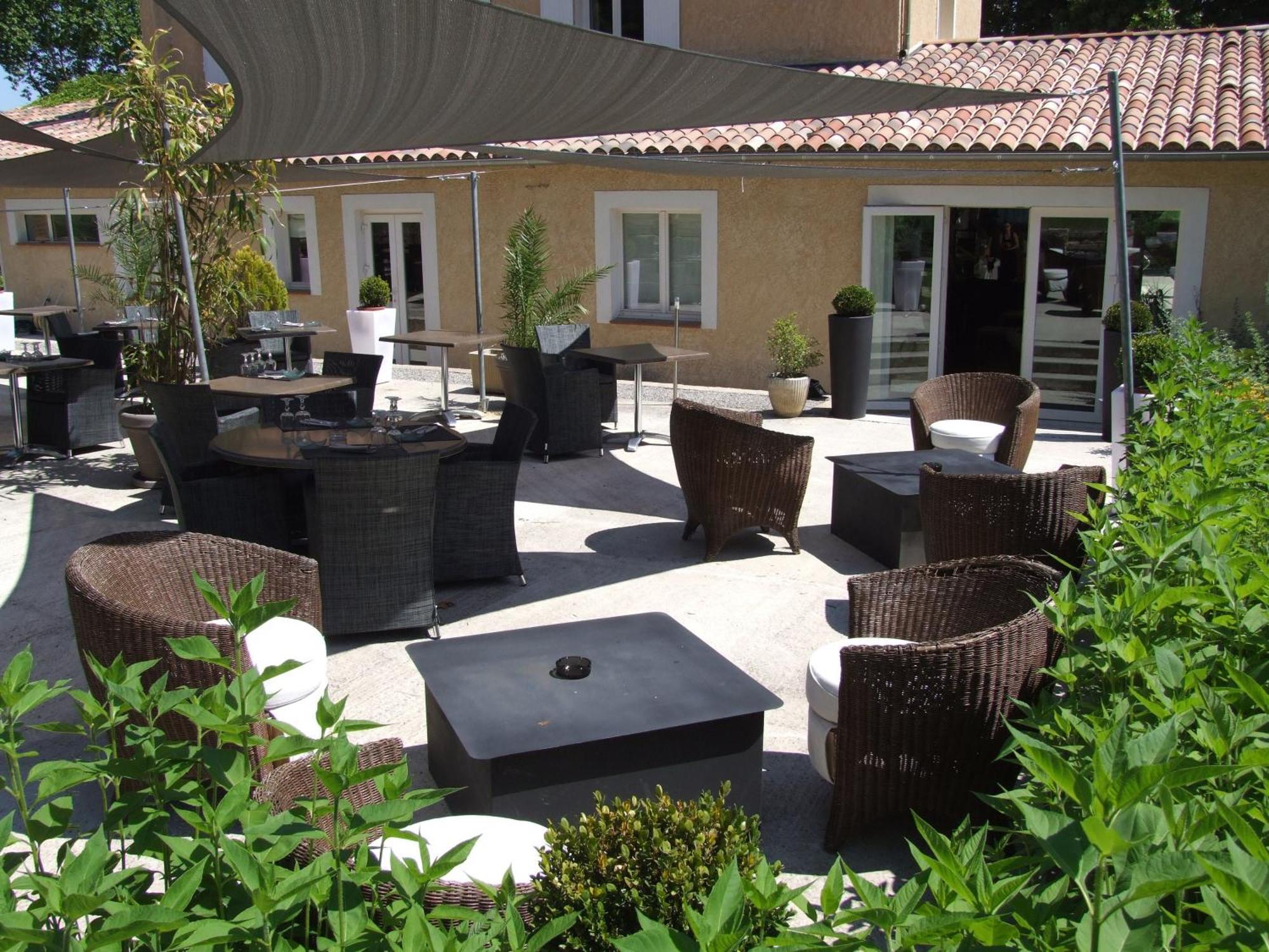 Logis Hotel La Magnanerie - Cote Bistro Aubignosc Exterior photo