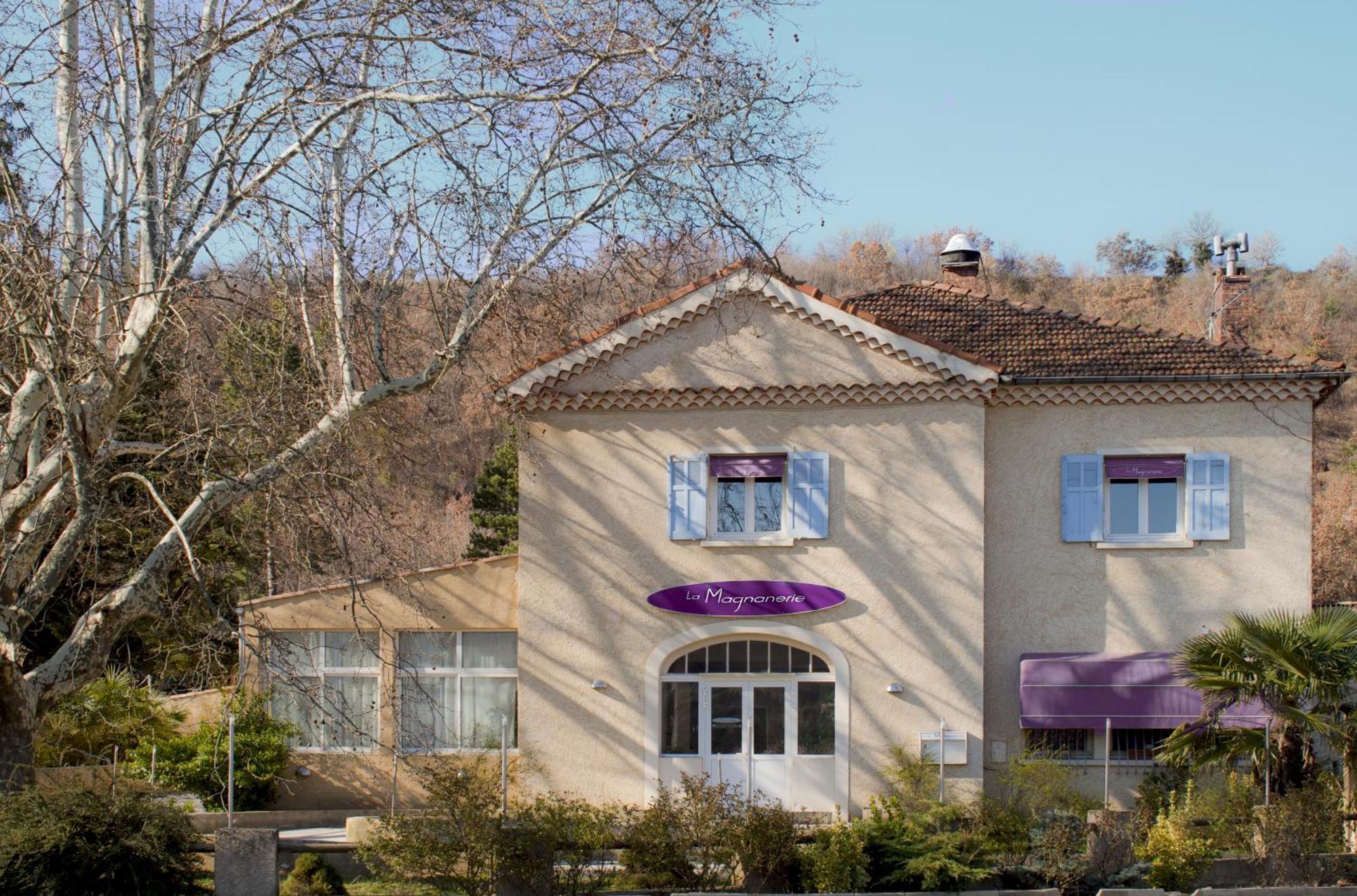 Logis Hotel La Magnanerie - Cote Bistro Aubignosc Exterior photo